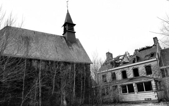 Kleine Kirche mit Altersheim [lost]